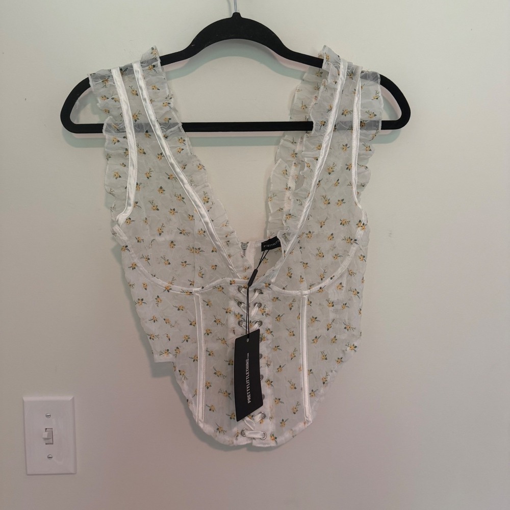 PrettyLittleThing White Floral Mesh Corset Top Ruffle Lace Up V-Neck Size 2 NWT - Picture 2 of 5